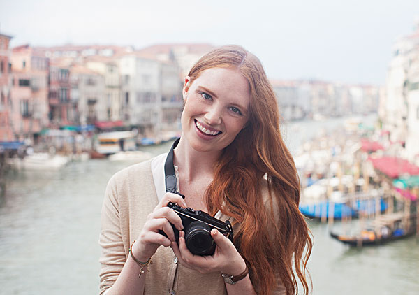 女人,微笑,头像,拿着,数码相机,水岸,威尼斯