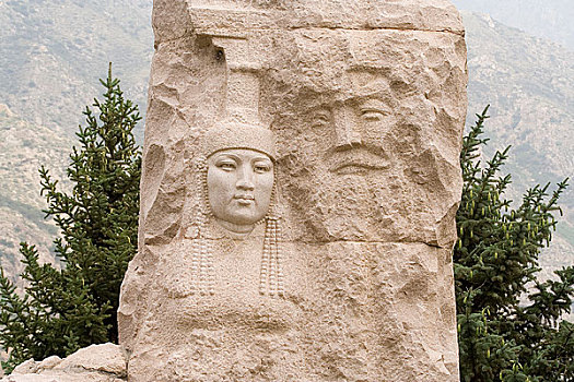 内蒙古包头美岱召三娘子,阿拉坦汗塑像敕勒魂