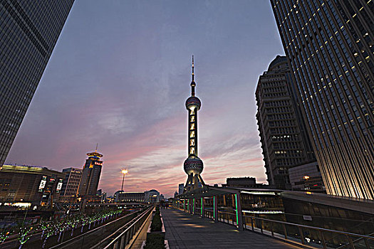 上海浦东陆家嘴的夜景风光