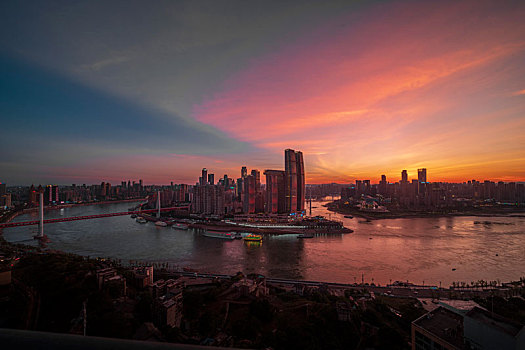 重庆来福士日落夜景摄影图