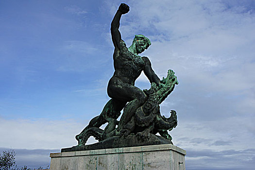 独立纪念碑附属雕塑,匈牙利布达佩斯盖勒特山