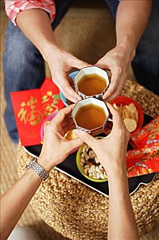 特写,两个,手,祝酒,中国茶