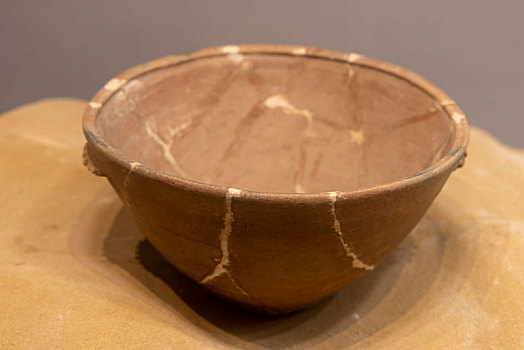 大汶口文化时期陶钵