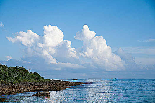 台湾岛最南端的恒春半岛---垦丁国家公园小湾海滨浴场