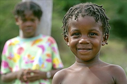 安提瓜岛,两个孩子