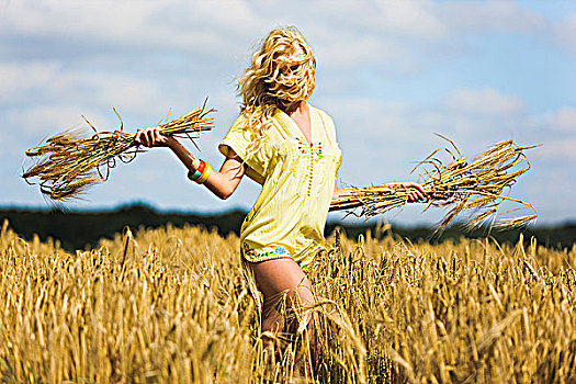 女青年,拿着,小麦,土地