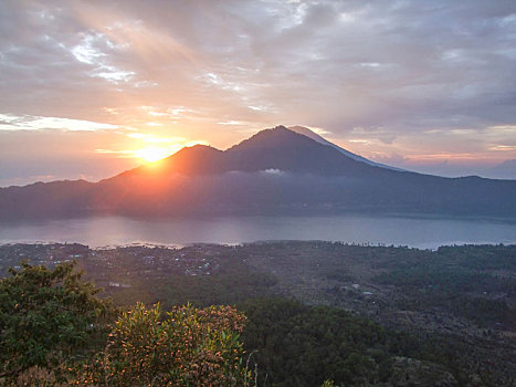 攀升,巴图尔,印度尼西亚