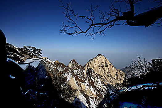 苍龙岭眺望华山北峰