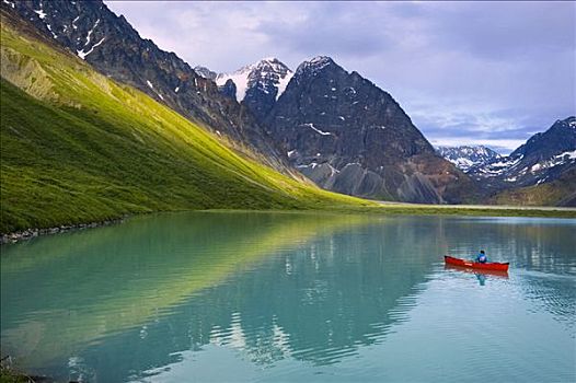 女人,独木舟,便携,青绿色,湖,克拉克湖,国家公园,阿拉斯加,夏天
