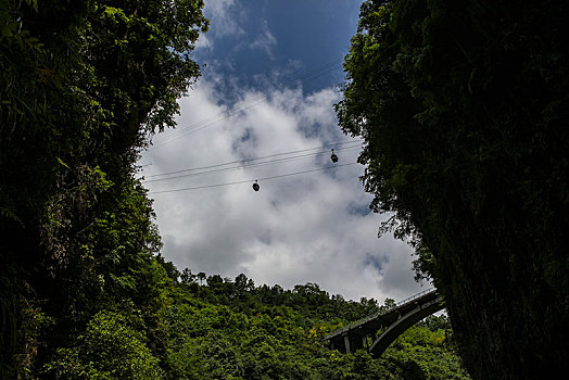 恩施,云龙河地缝,风景,景点,旅游,高山,瀑布,河流,神秘,树木,植被,石头,鄂西,奇石,峡谷,壮观