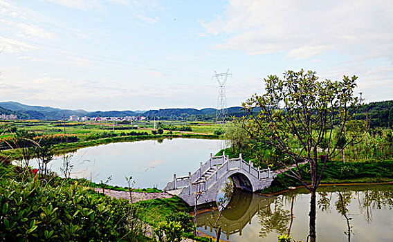 西河风光带极乐村