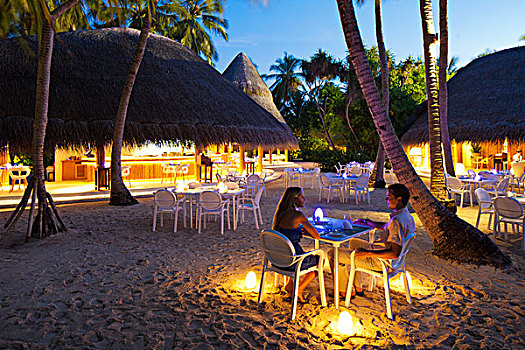 马尔代夫,环礁,岛屿,情侣,享受,就餐,棕榈树,餐馆