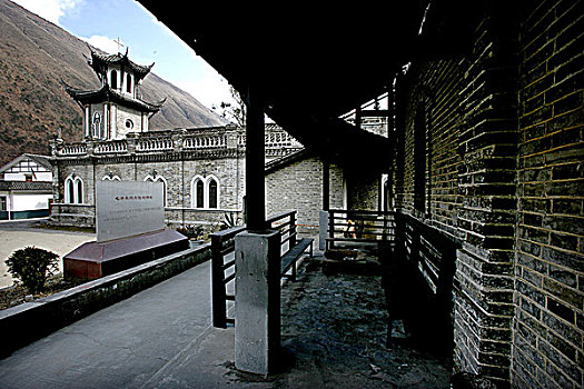 磨西古镇天主教堂走廊