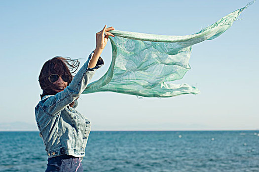 女人,拿着,围巾,室外,风,海洋,安达卢西亚,西班牙