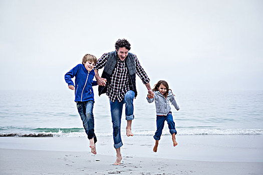 家庭,跳跃,海上,岸边,蓝天,愉悦
