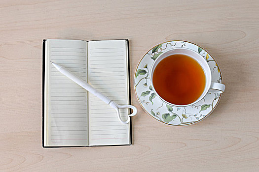 打开的日记本红茶