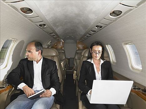 职业女性,笔记本电脑,商务人士,坐,室内,私人飞机