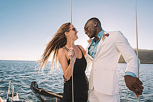 情侣,笑,帆船,圣地亚哥湾,加利福尼亚,美国