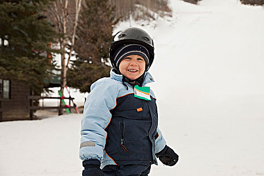男孩,戴着,头盔,滑雪,山,赤鹿,艾伯塔省,加拿大