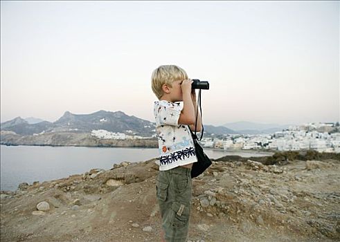 男孩,双筒望远镜,希腊