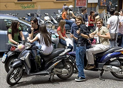 年轻人,轻型摩托车,那不勒斯,坎帕尼亚区,意大利,欧洲