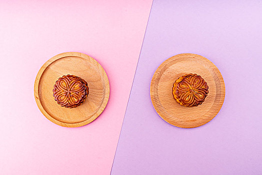 粉色和紫色背景的中秋节月饼