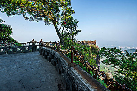 重庆綦江古剑山净音寺上寺阳桥与舍身崖