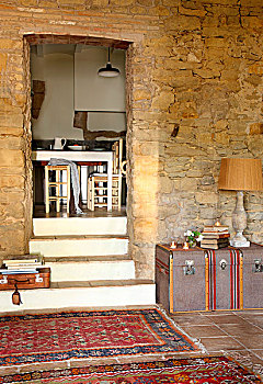 地毯,地板,大厅,石墙,台阶,餐厅,入口
