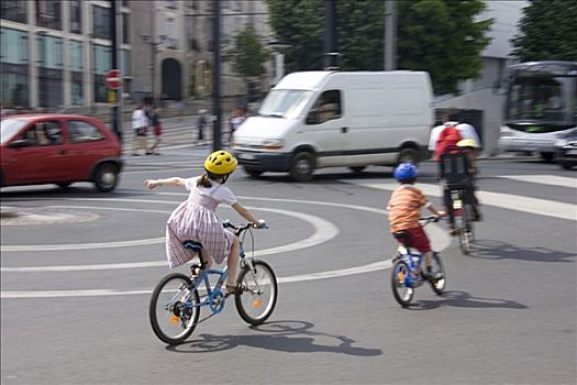 法国,卢瓦尔河地区,大西洋卢瓦尔省,南特,孩子,骑,自行车