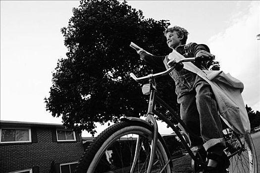 报纸,骑自行车,男孩