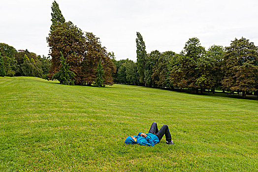 男孩,躺着,草,一个,漂亮,公园