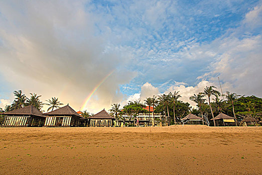 巴厘岛海边彩虹