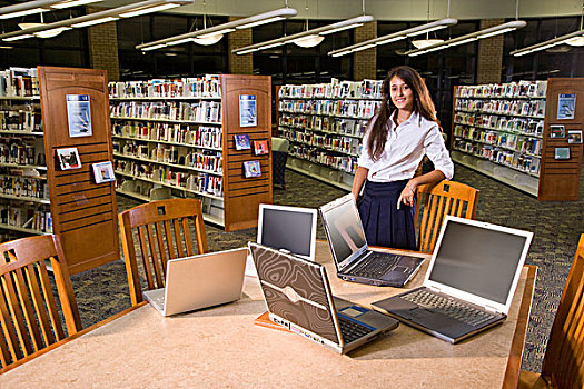 肖像,高中生,笔记本电脑,图书馆