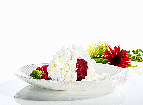 树莓,雪球,树莓果汁冰糕,奶油,蛋白酥皮卷