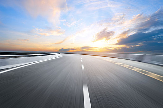天空公路背景，汽車廣告背景