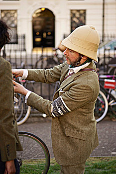 男人,粗花呢,套装,太阳帽,鸡尾酒,跑,伦敦,自行车,旅游,野餐,时期,衣服,英国人,活动