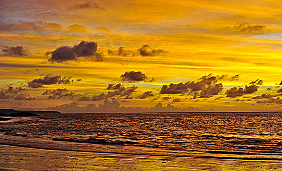 印度尼西亚巴厘岛,库塔海滩日落