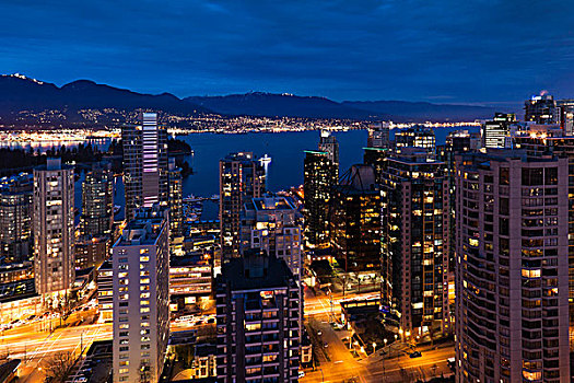 加拿大,不列颠哥伦比亚省,温哥华,俯视图,伦敦西区,建筑,街道,晚间