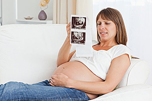 特写,孕妇,看,超声波扫描