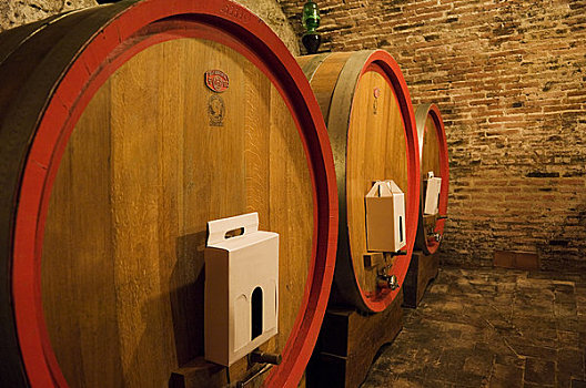 葡萄酒桶,蒙蒂普尔查诺红葡萄酒,锡耶纳,托斯卡纳,意大利