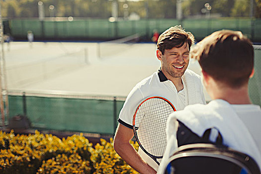 年轻,网球手,交谈,高处,晴朗,网球场