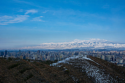 雅玛里克山拍摄城市雪景