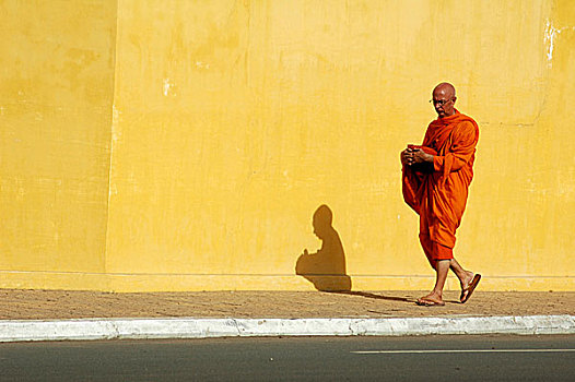 外国,僧侣,室外,收集,早晨,施舍,金边,柬埔寨,六月,2006年