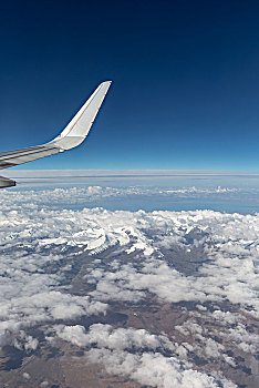 飞机旅行高空背景