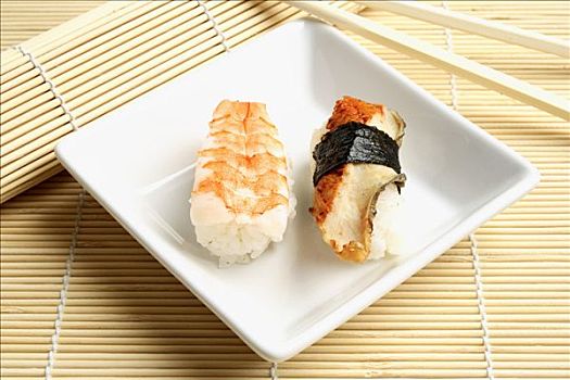 寿司,筷子,竹垫
