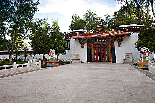 罗布林卡藏族园林公园大门