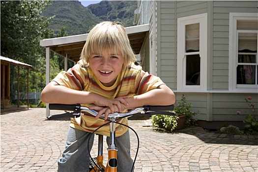男孩,骑自行车,内庭
