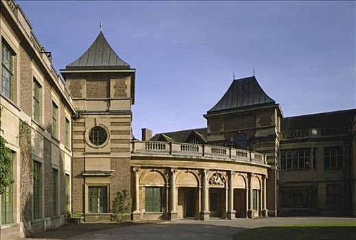 正门入口,宫殿,伦敦,1999年,艺术家
