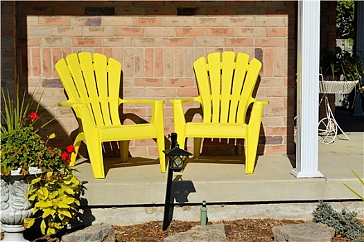 两个,黄色,木椅
