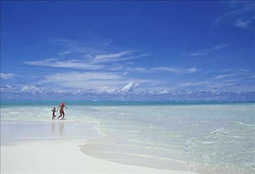女人,女儿,玩,完美,白沙滩,珊瑚,环礁,塔希提岛,法属玻利尼西亚,茉莉亚岛